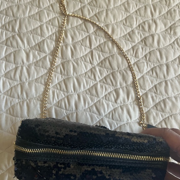 FOREVER 21 BLACK SEQUINED CROSSBODY BAG WITH GOLD CHAIN 24” STRAP NWT - Picture 3 of 5